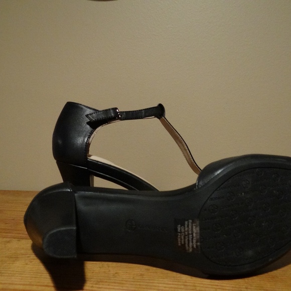 Giani Bernini Womens Claraa T-Strap Dress Sandals - Picture 7 of 8